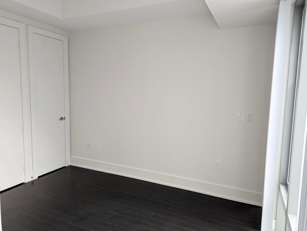 39 Queens Quay E #1029