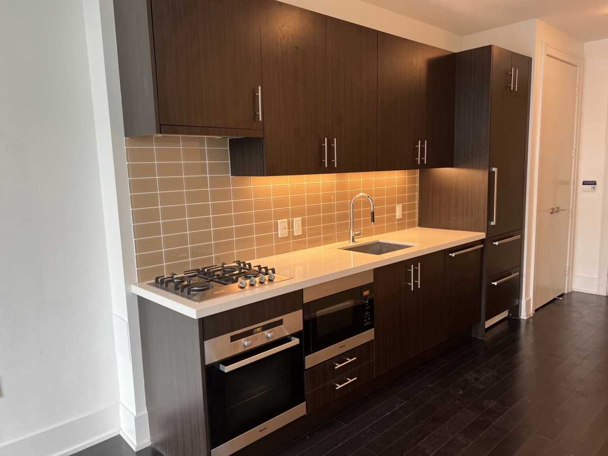 39 Queens Quay E #1029