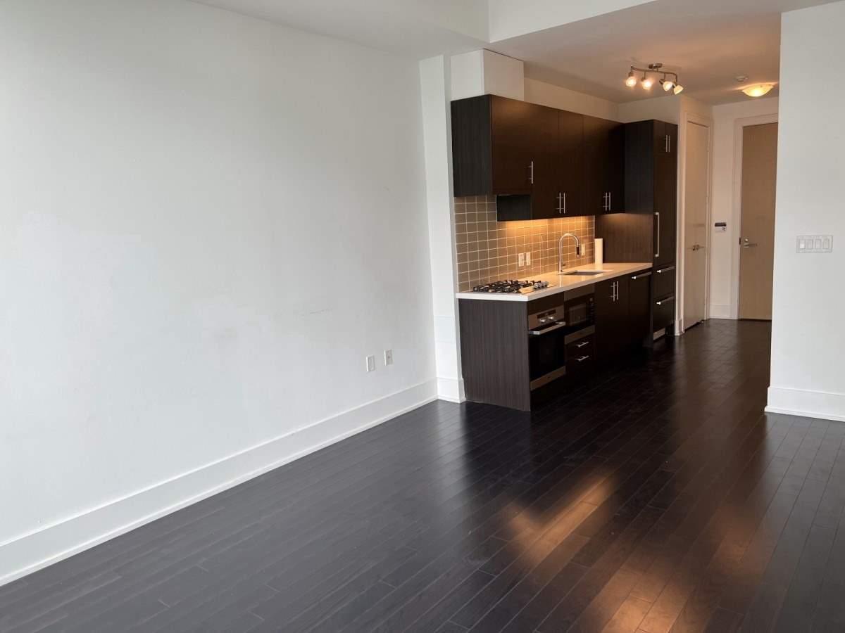 39 Queens Quay E #1029