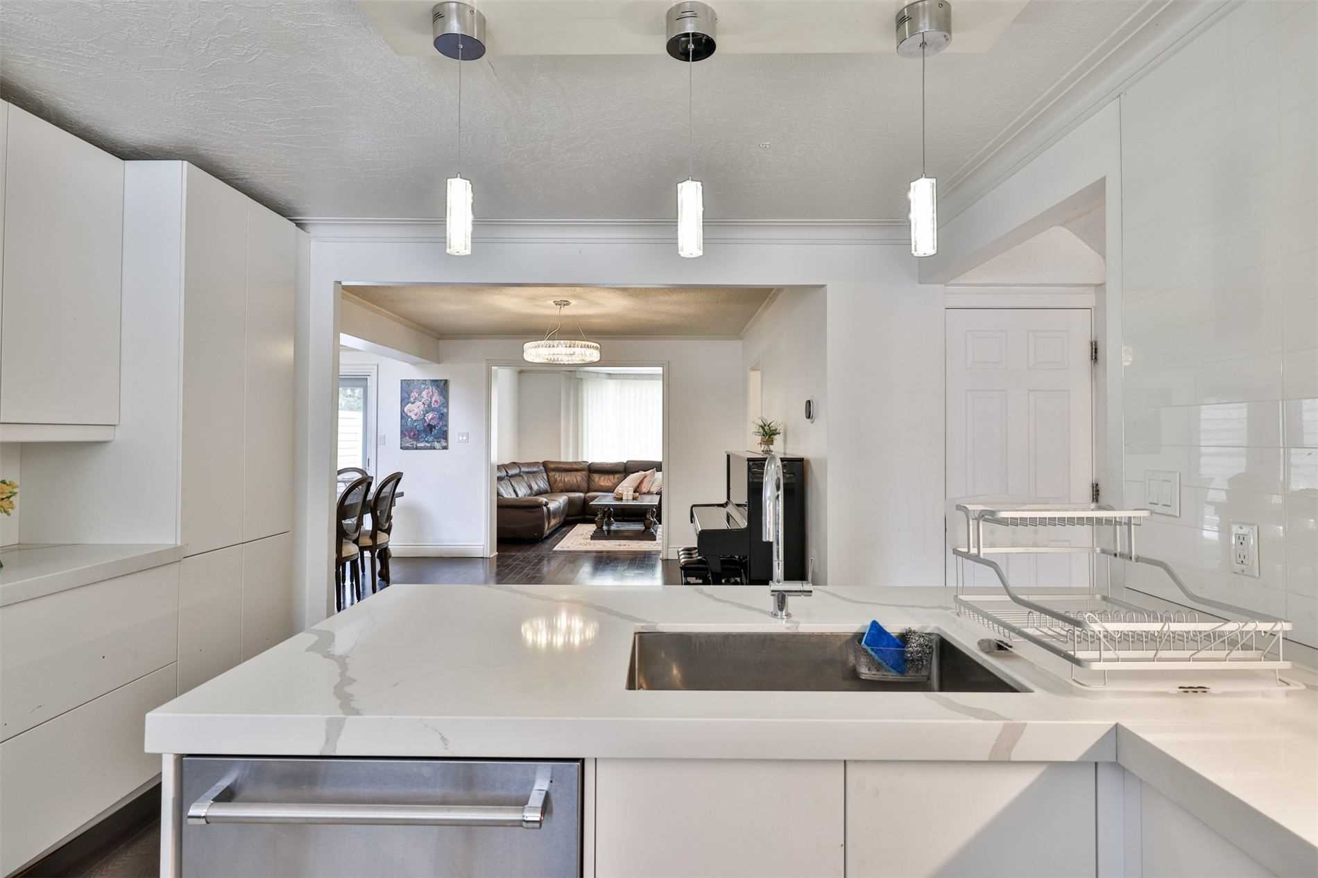 84 Glenvale Blvd