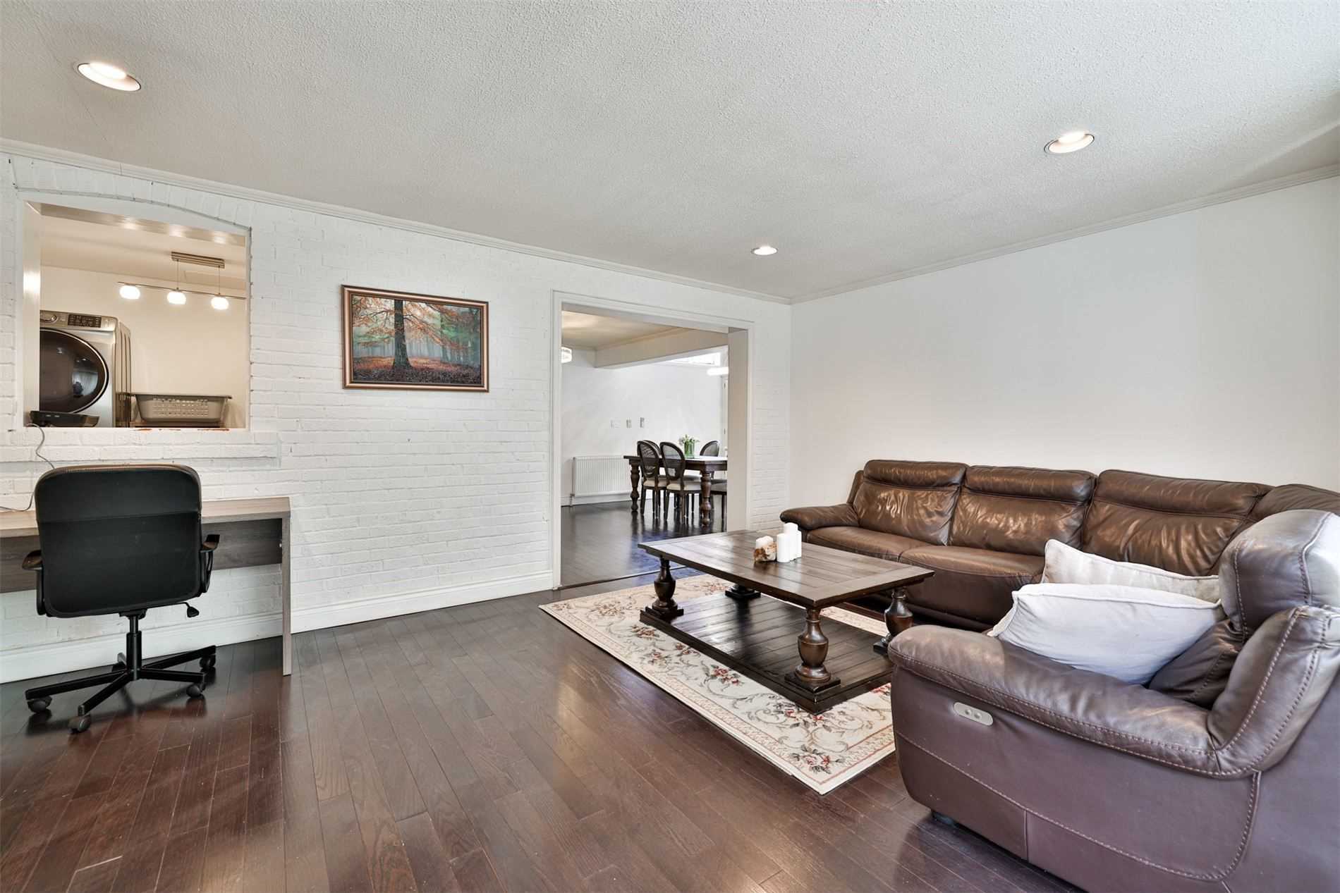 84 Glenvale Blvd