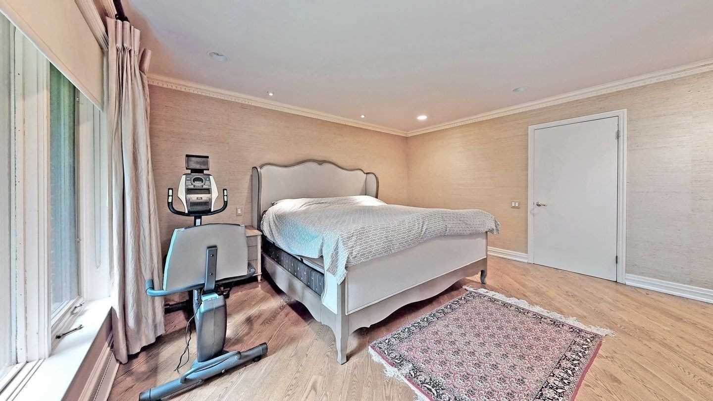 79 Forest Grove Dr