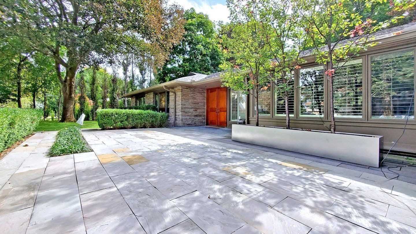 79 Forest Grove Dr