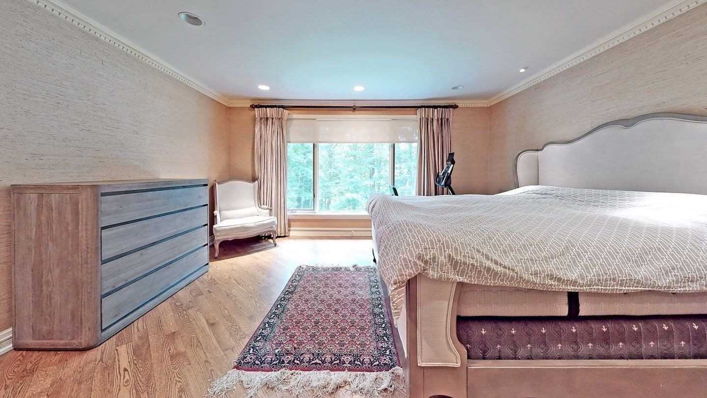 79 Forest Grove Dr