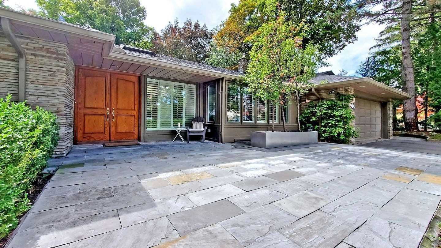 79 Forest Grove Dr