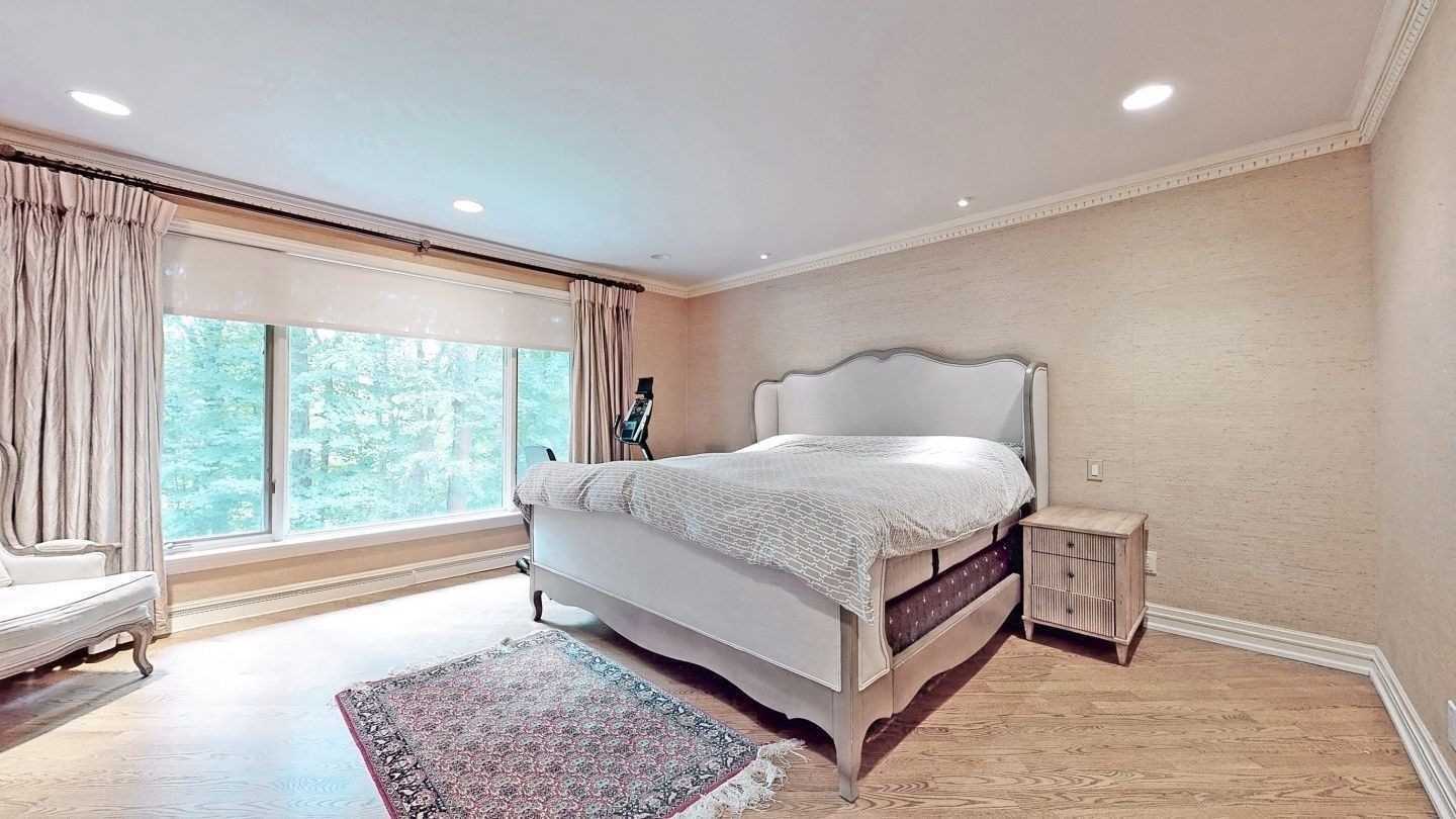 79 Forest Grove Dr