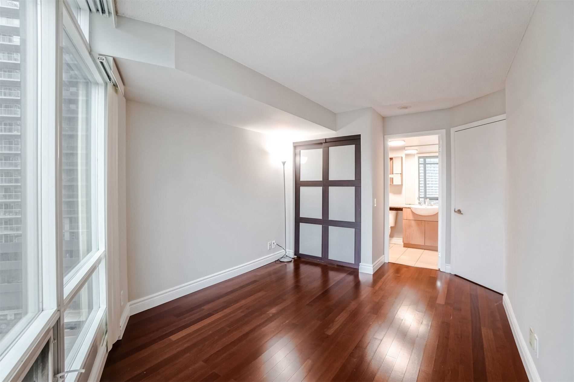 361 Front St W, #1008