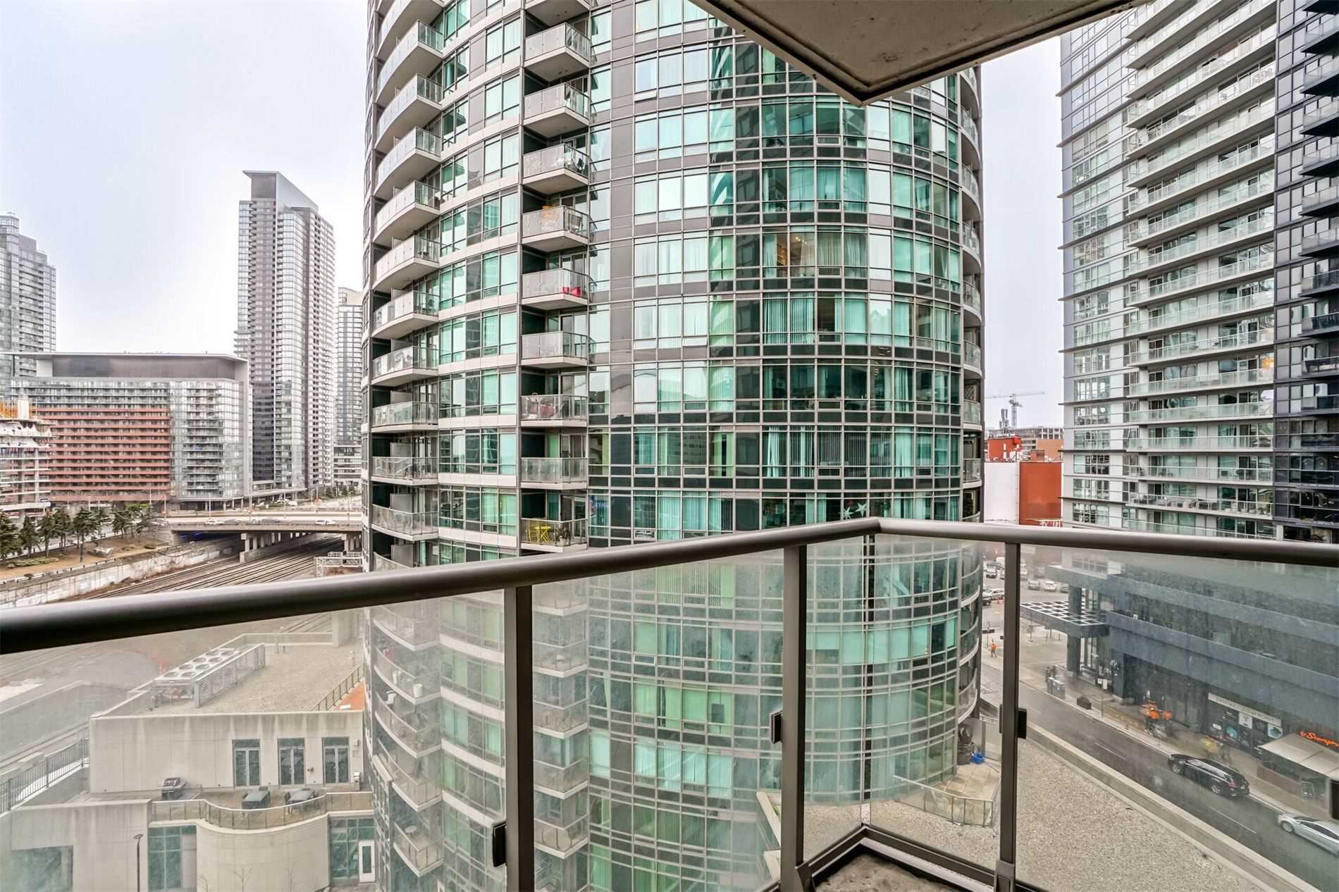 361 Front St W, #1008