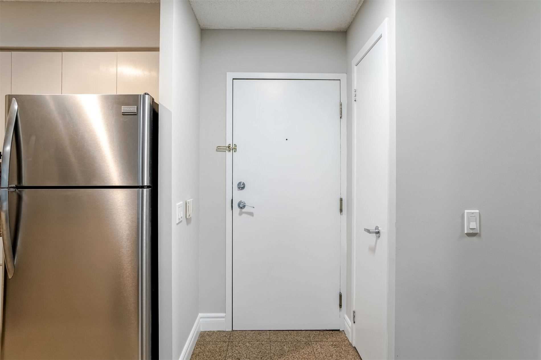 361 Front St W, #1008
