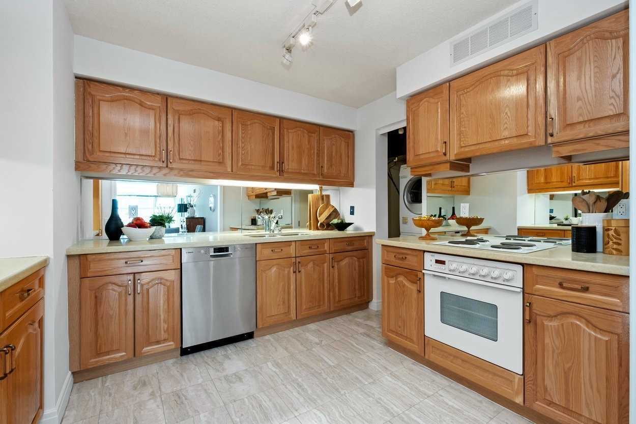 50 Lombard St, #2302