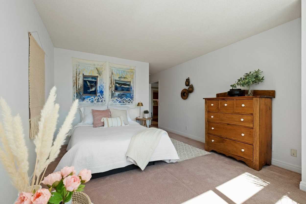 50 Lombard St, #2302