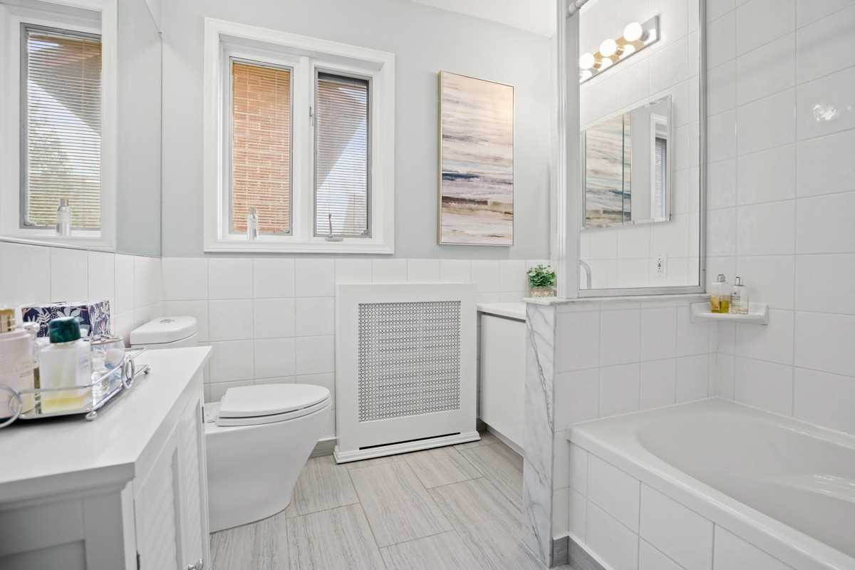 626 Lonsdale Rd