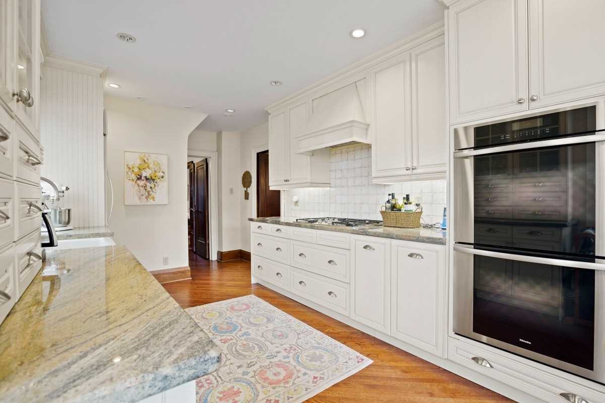 626 Lonsdale Rd
