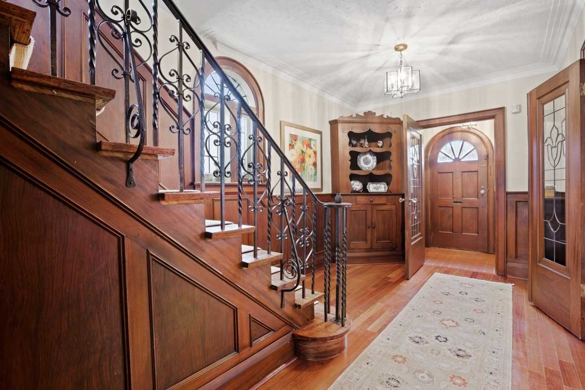 626 Lonsdale Rd
