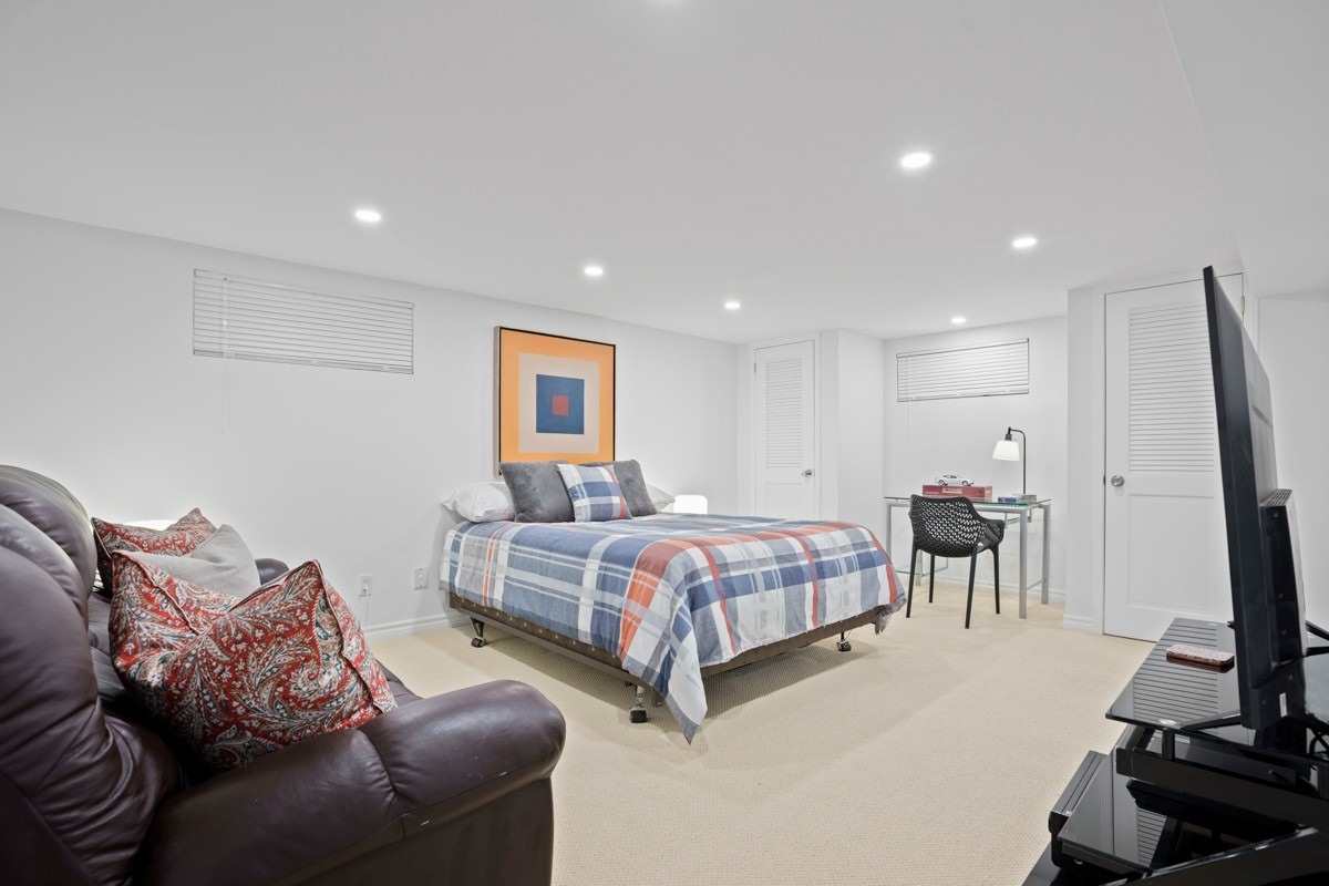 626 Lonsdale Rd