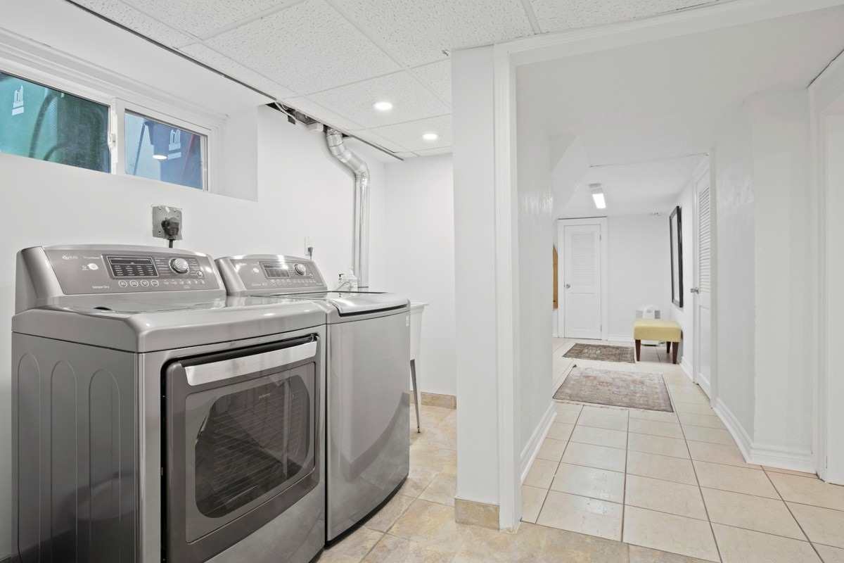 626 Lonsdale Rd