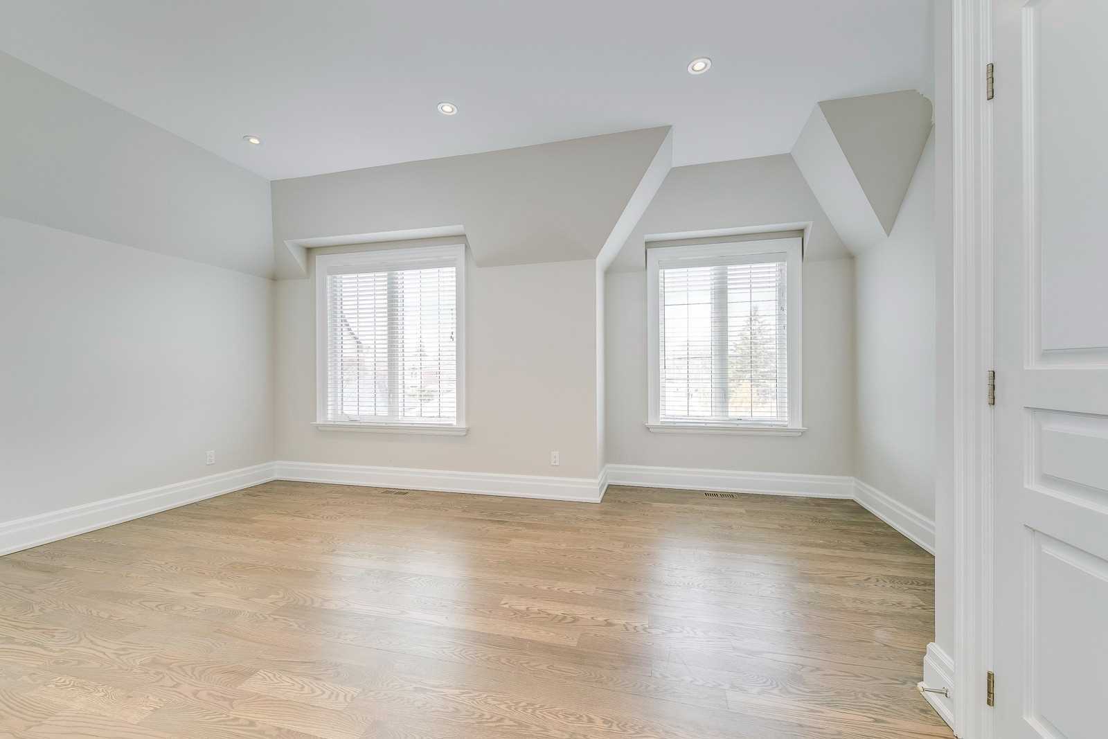 271 Poyntz Ave