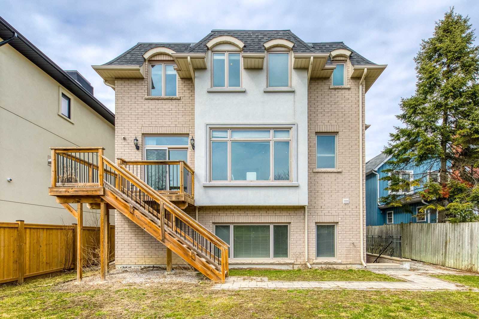 271 Poyntz Ave