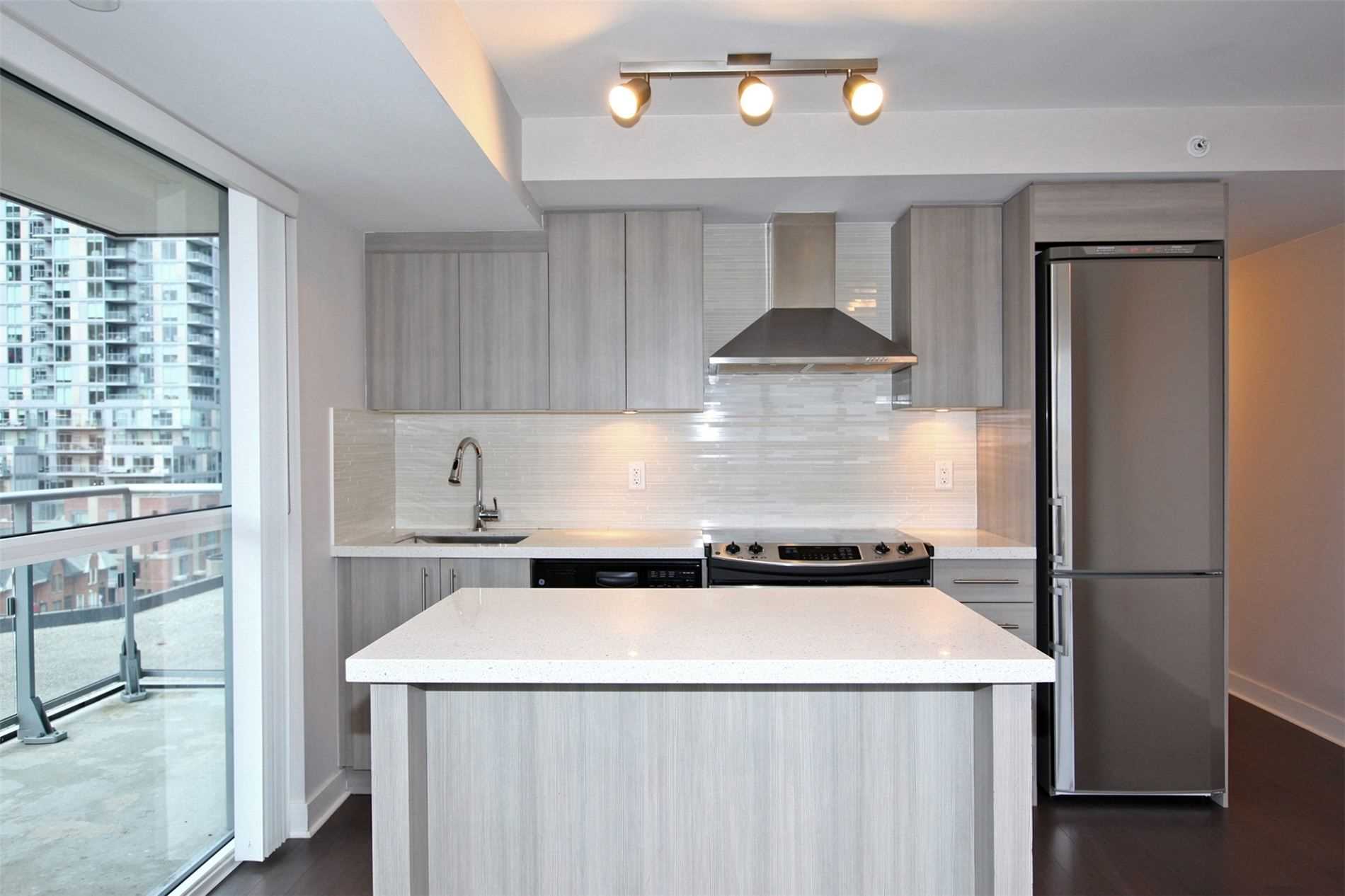 58 Orchard View Blvd, #702