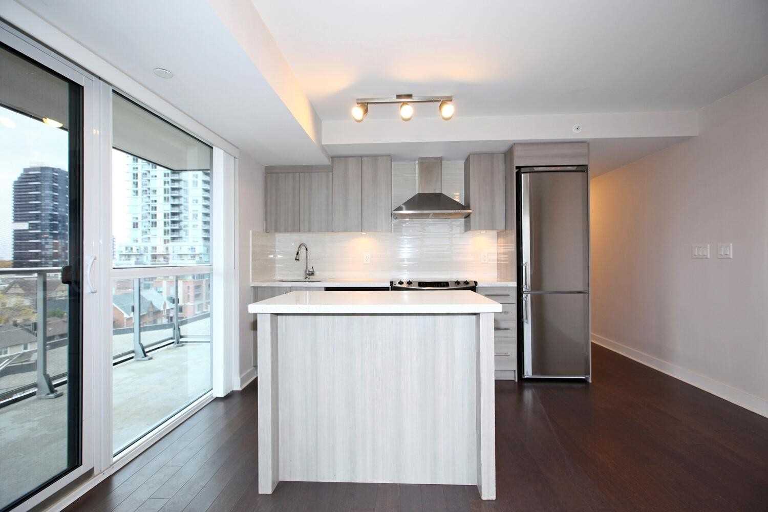58 Orchard View Blvd, #702