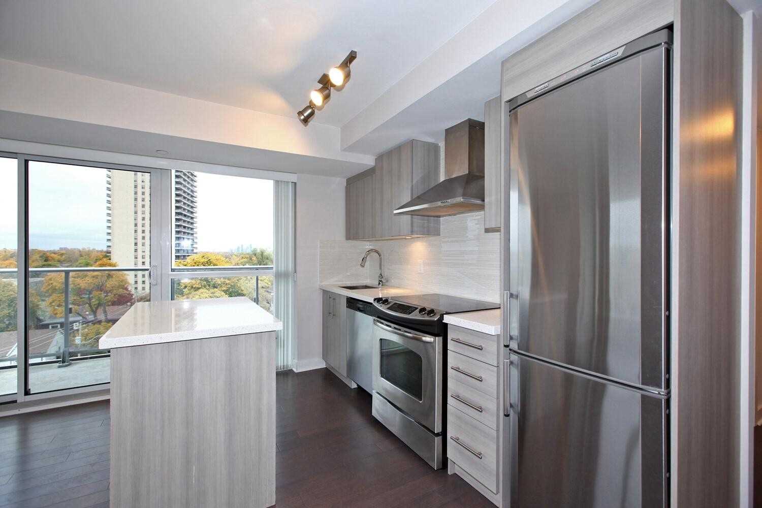 58 Orchard View Blvd, #702