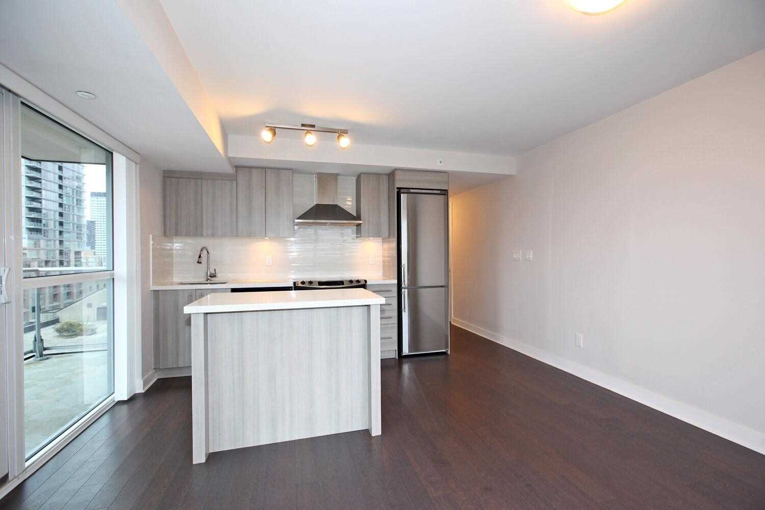 58 Orchard View Blvd, #702