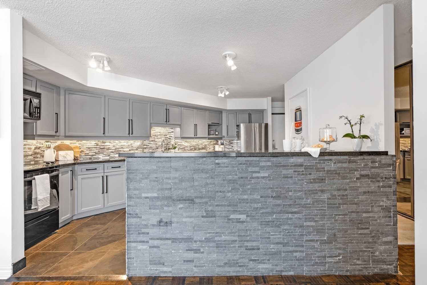 70 Elmsthorpe Ave, #202
