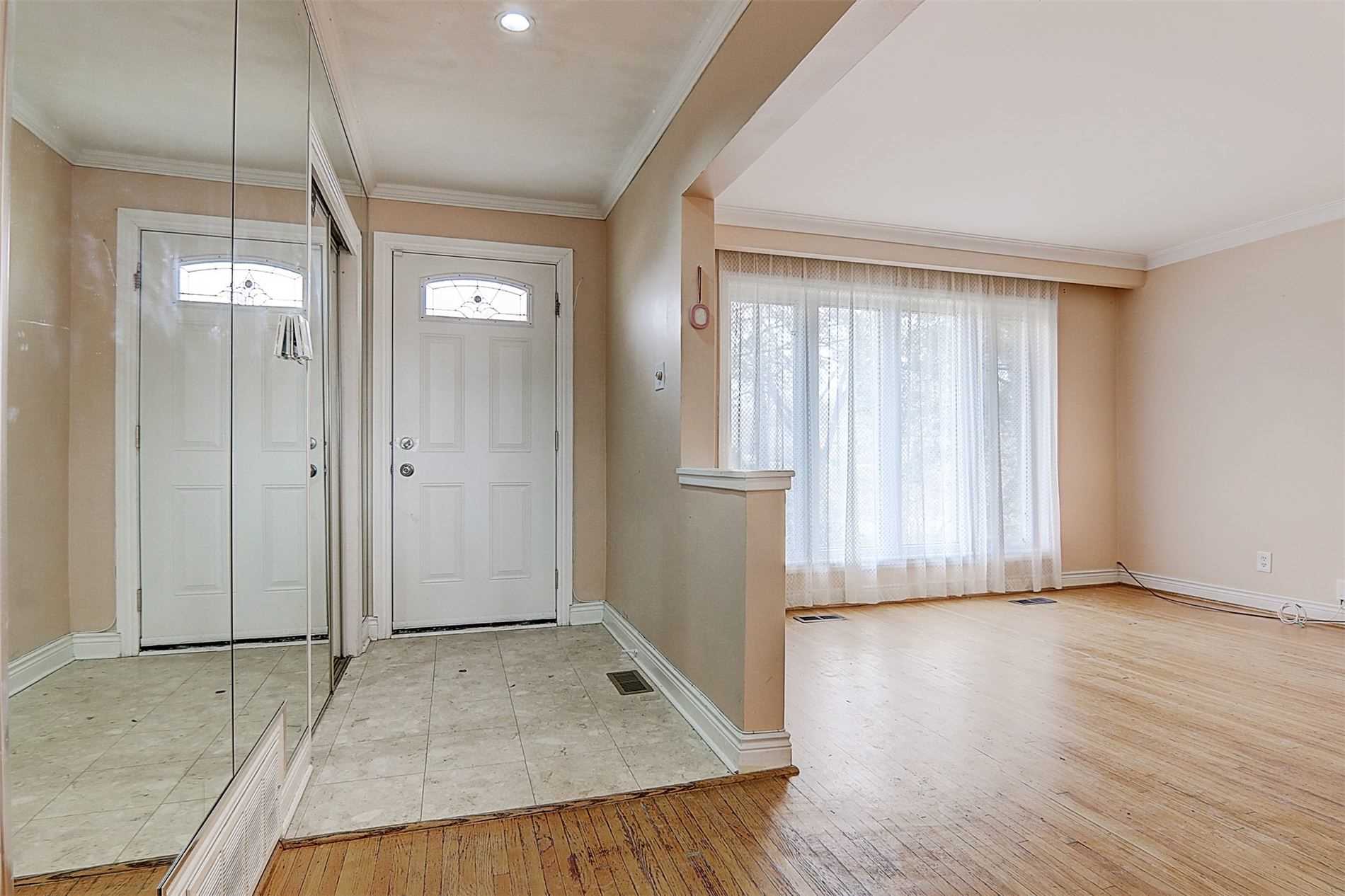 6 Fargo Ave