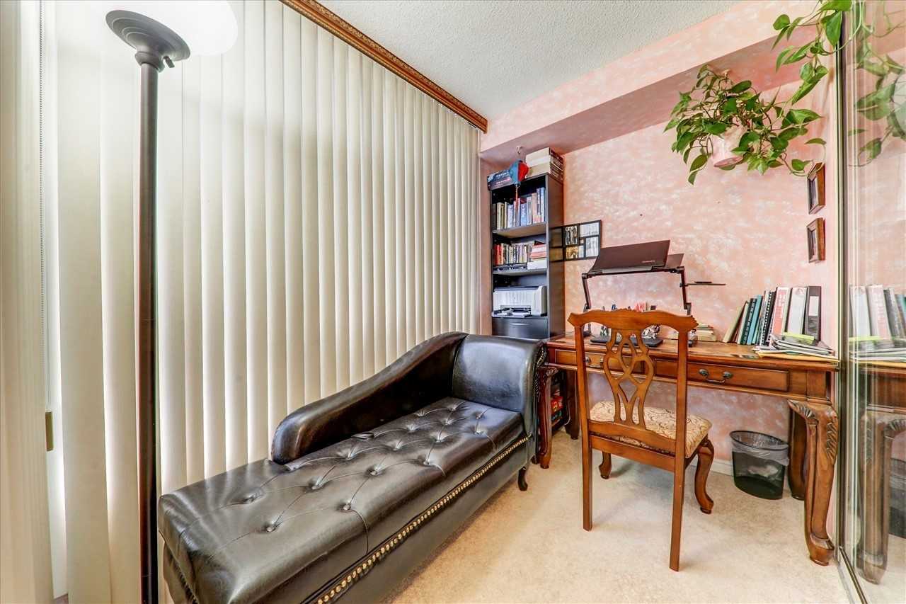 5765 Yonge St, #204