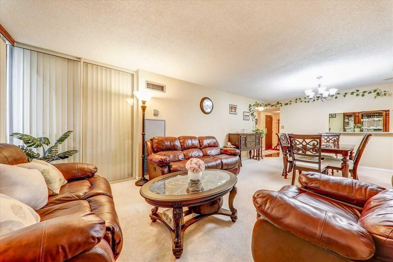 5765 Yonge St, #204