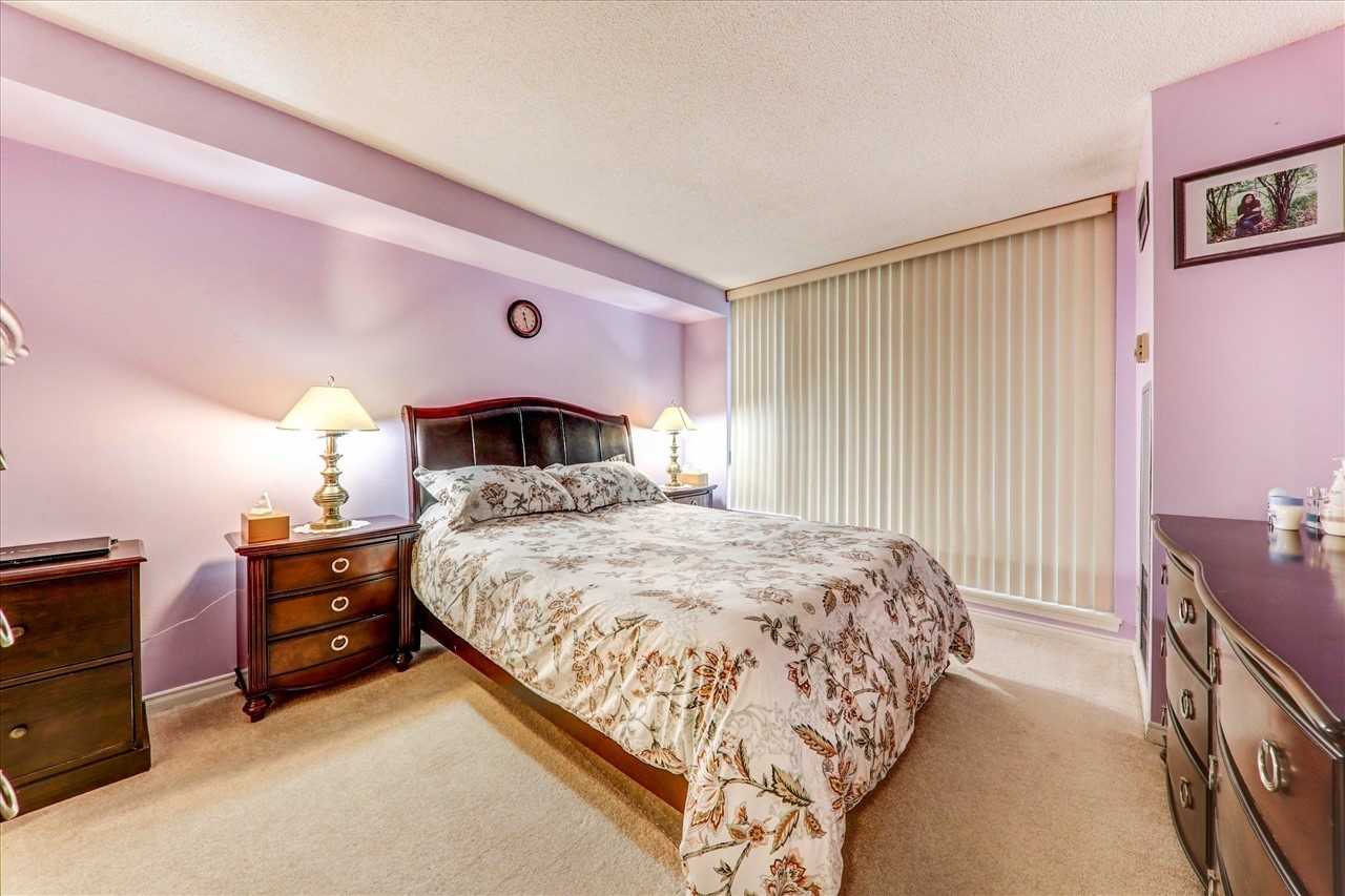 5765 Yonge St, #204
