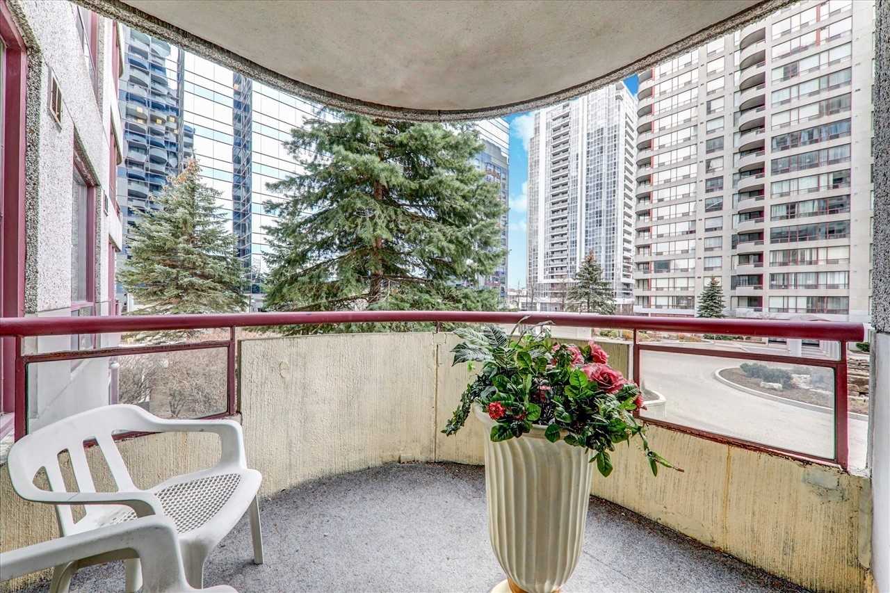 5765 Yonge St, #204