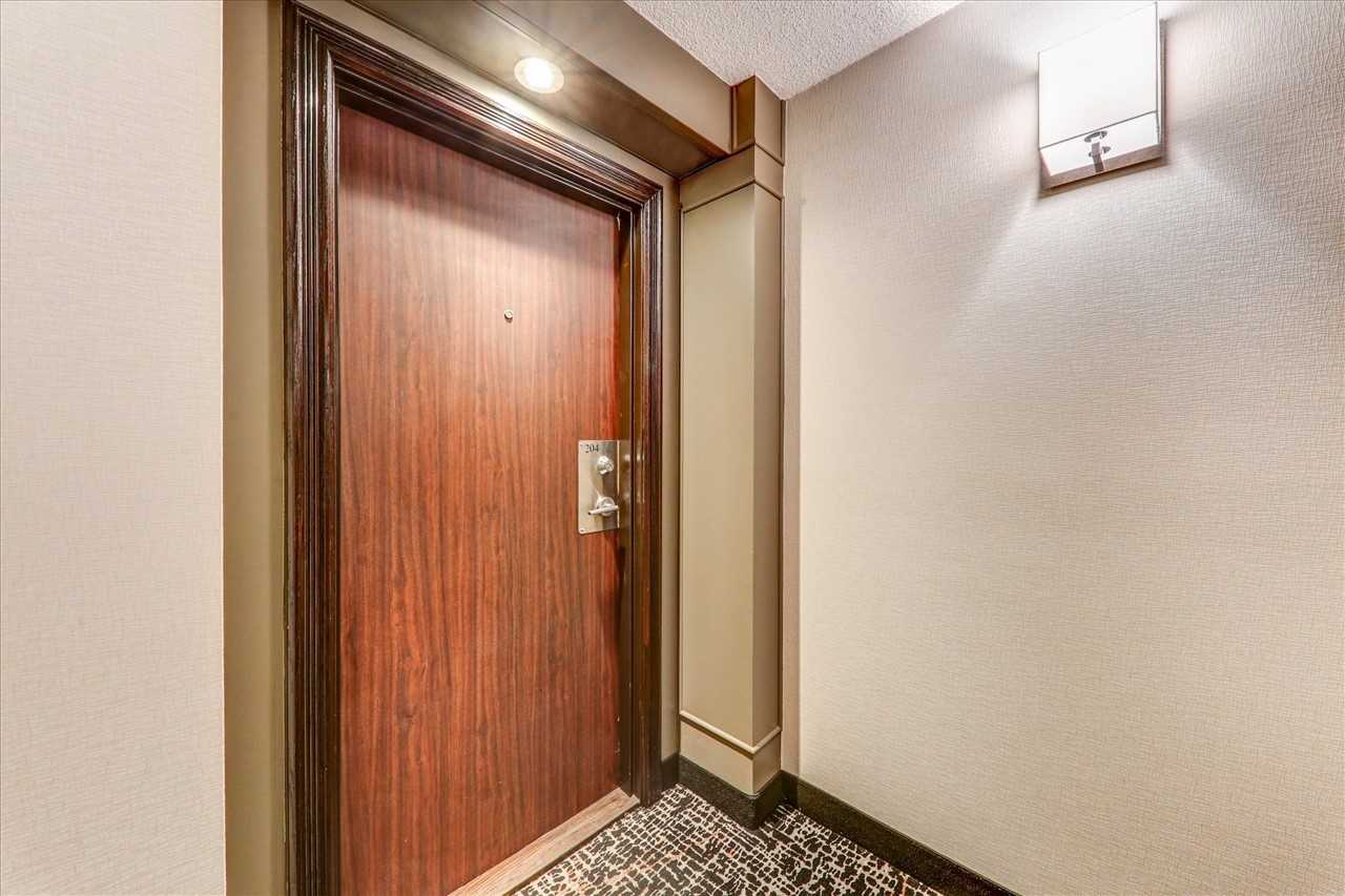 5765 Yonge St, #204