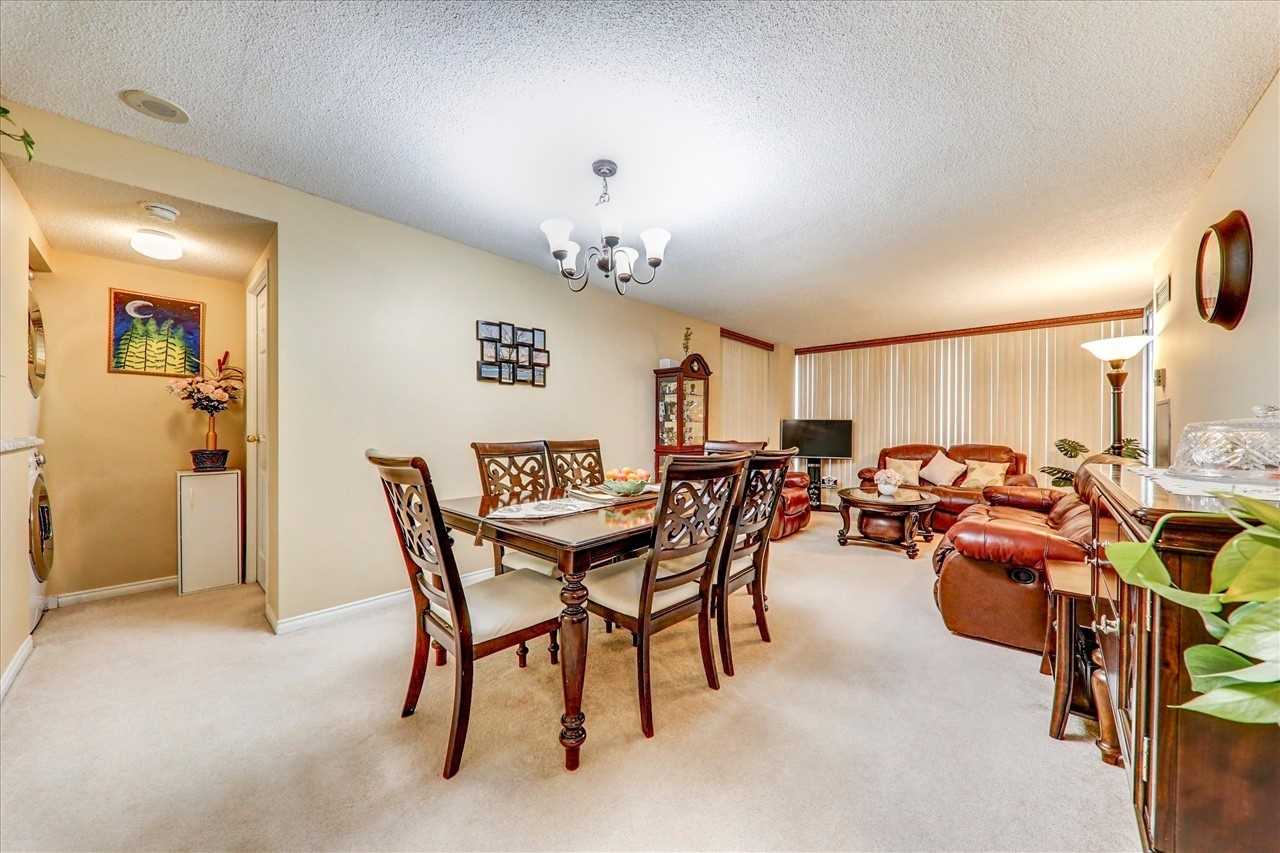 5765 Yonge St, #204