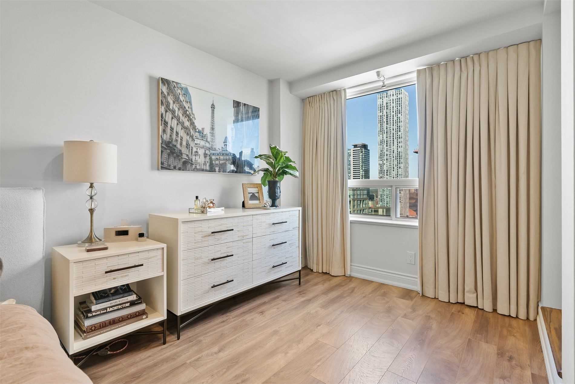 102 Bloor St W, #Ph6