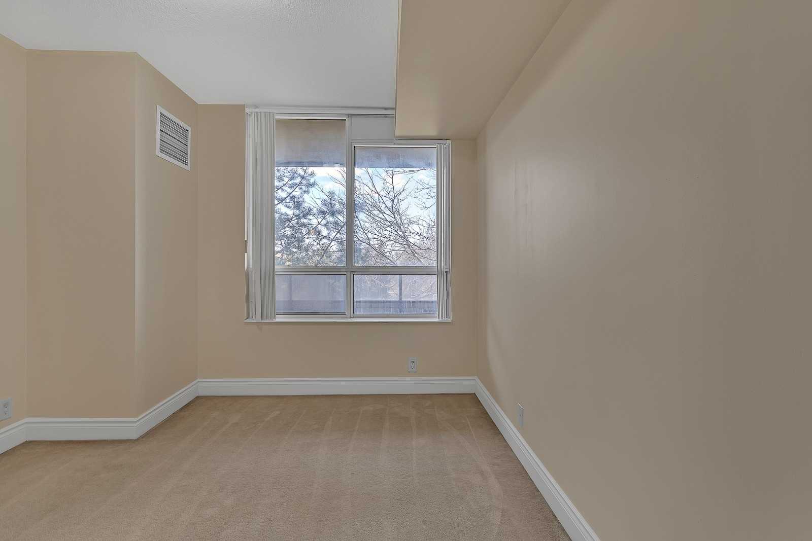 80 Harrison Garden Blvd, #318