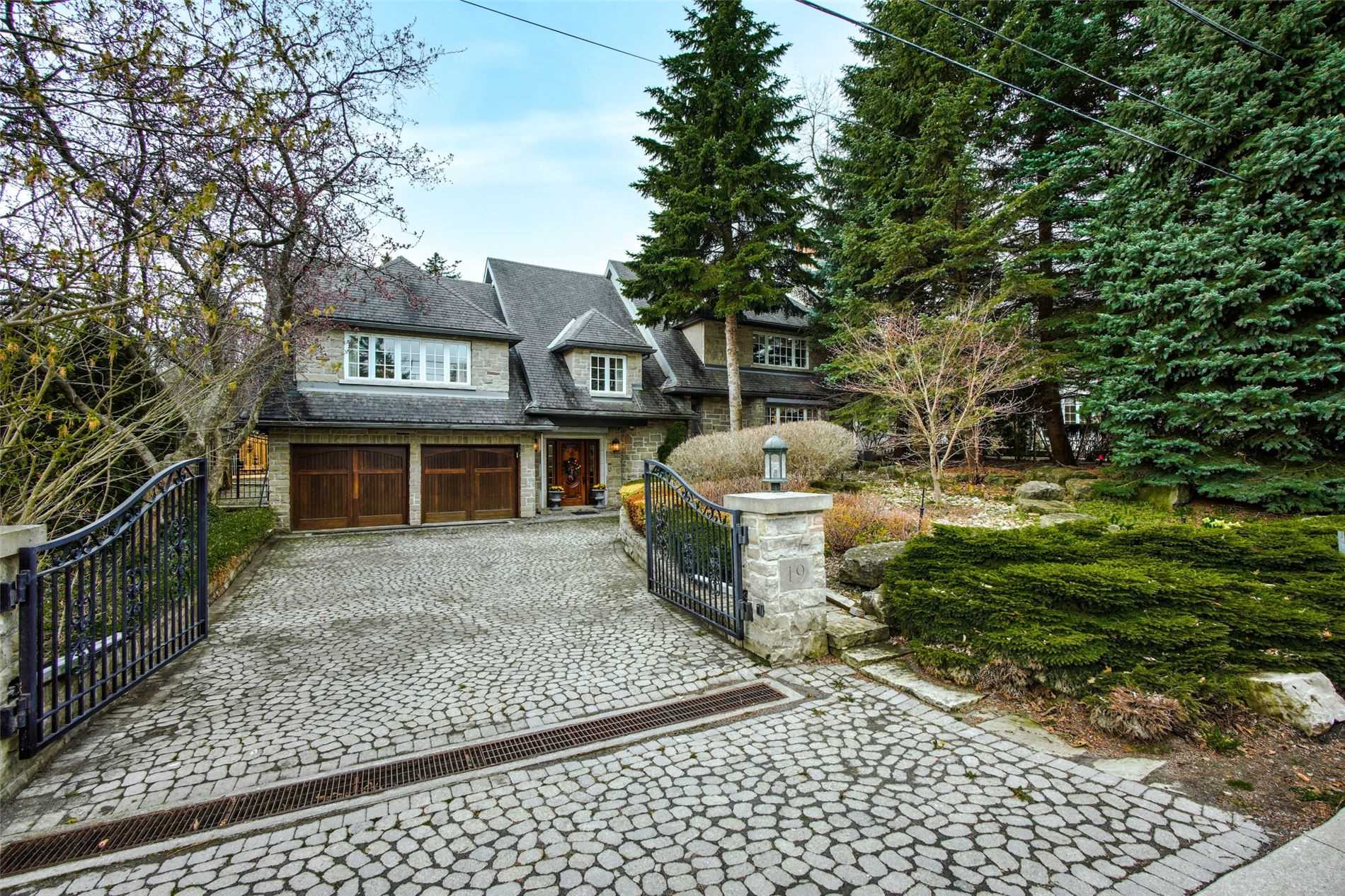 19 Forest Glen Cres