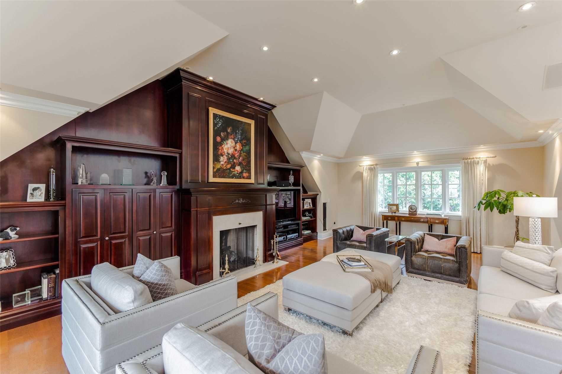 19 Forest Glen Cres