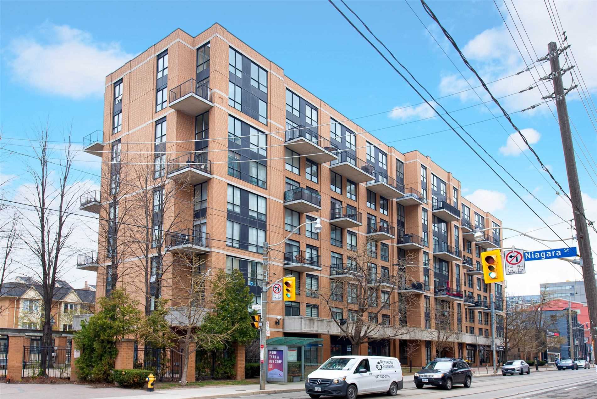 800 King St W, #202