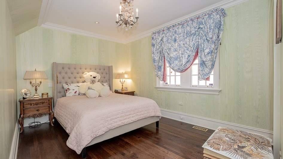 11 Dewbourne Ave