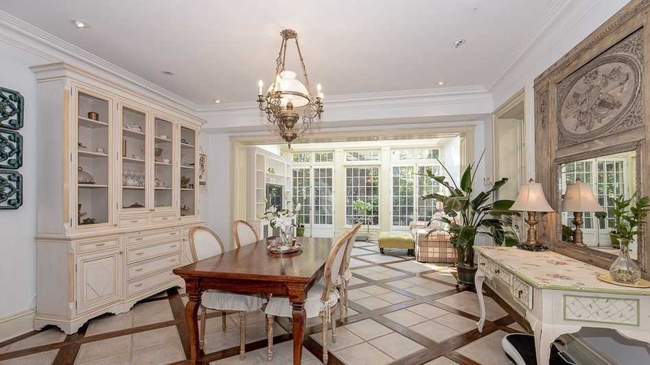 11 Dewbourne Ave