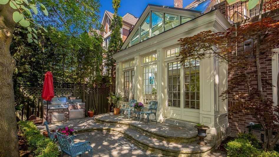 11 Dewbourne Ave