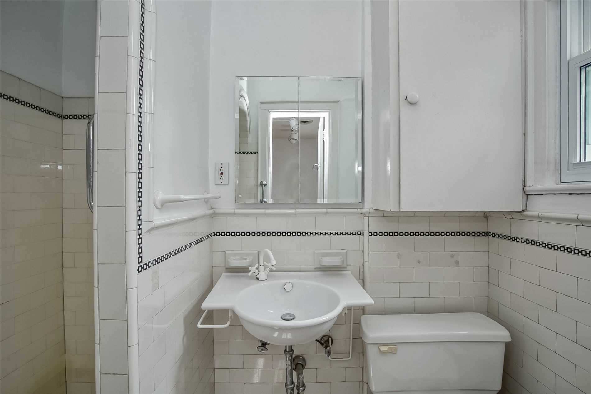 25 Coulson Ave