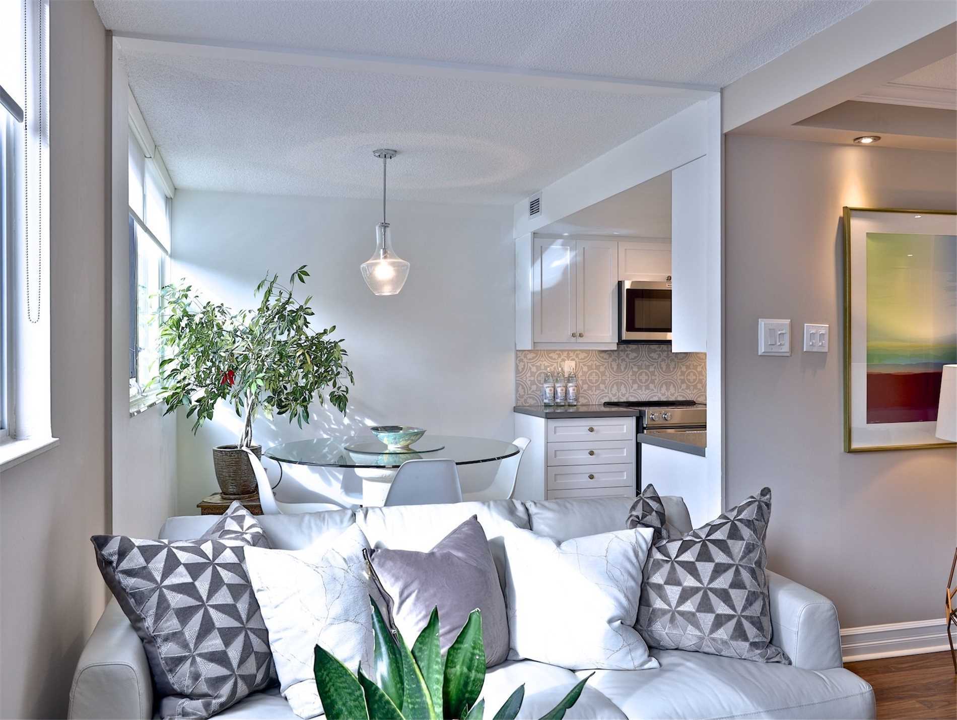 360 Bloor St E, #507