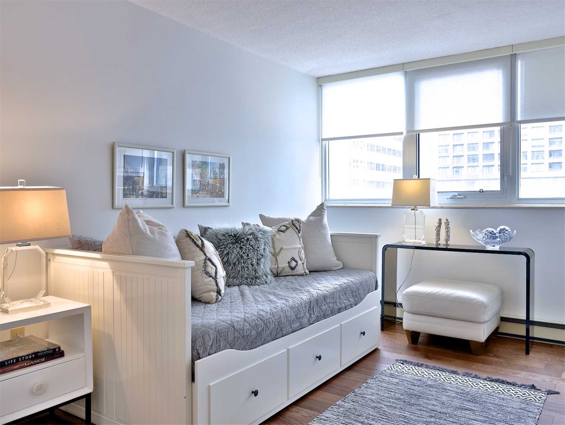 360 Bloor St E, #507