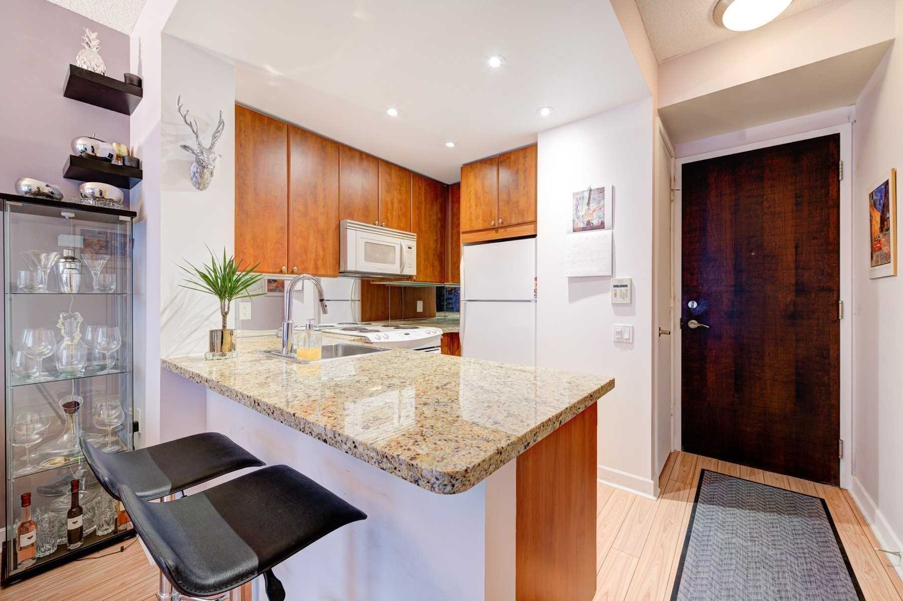 85 Bloor St E, #903