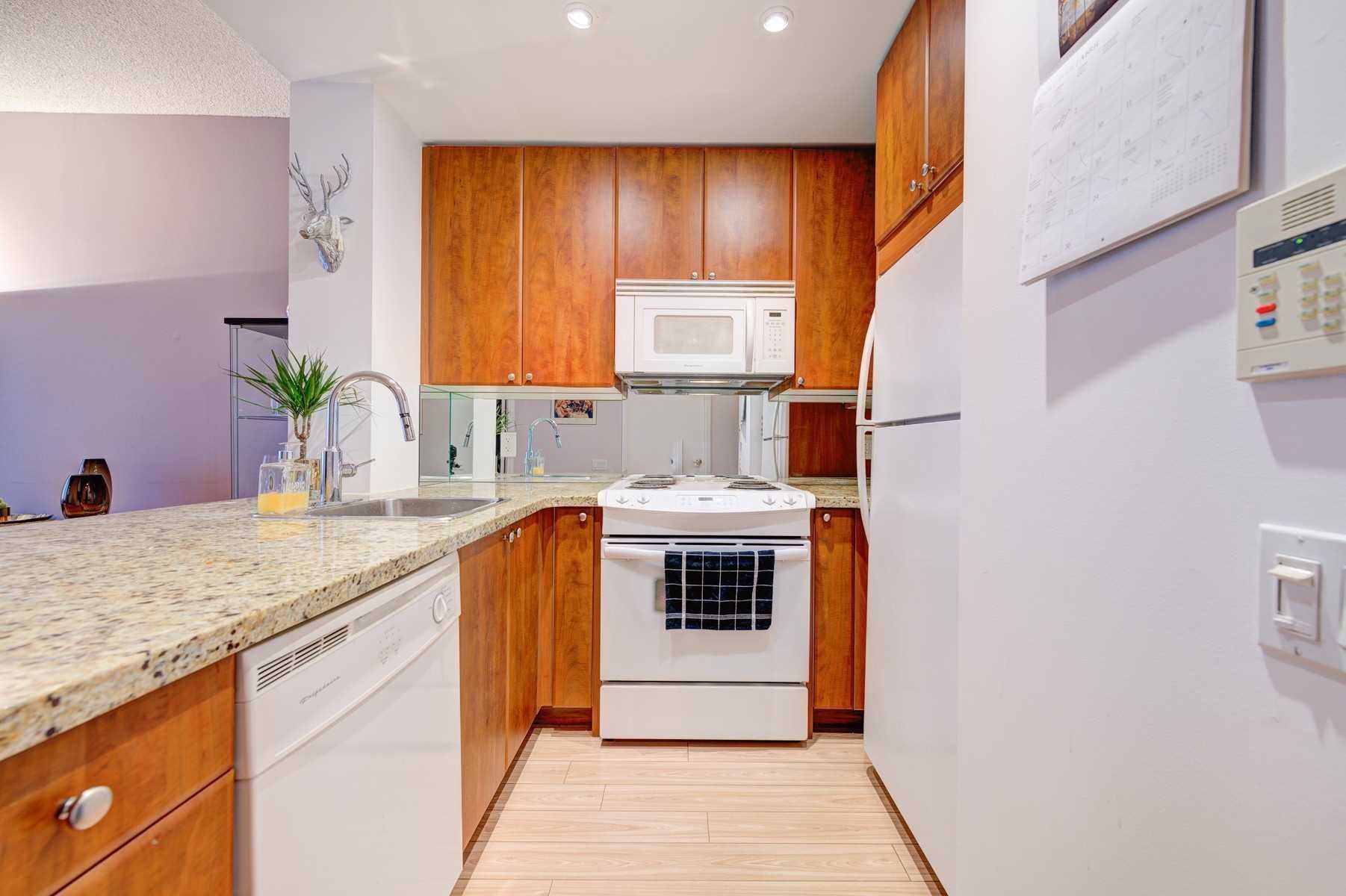 85 Bloor St E, #903