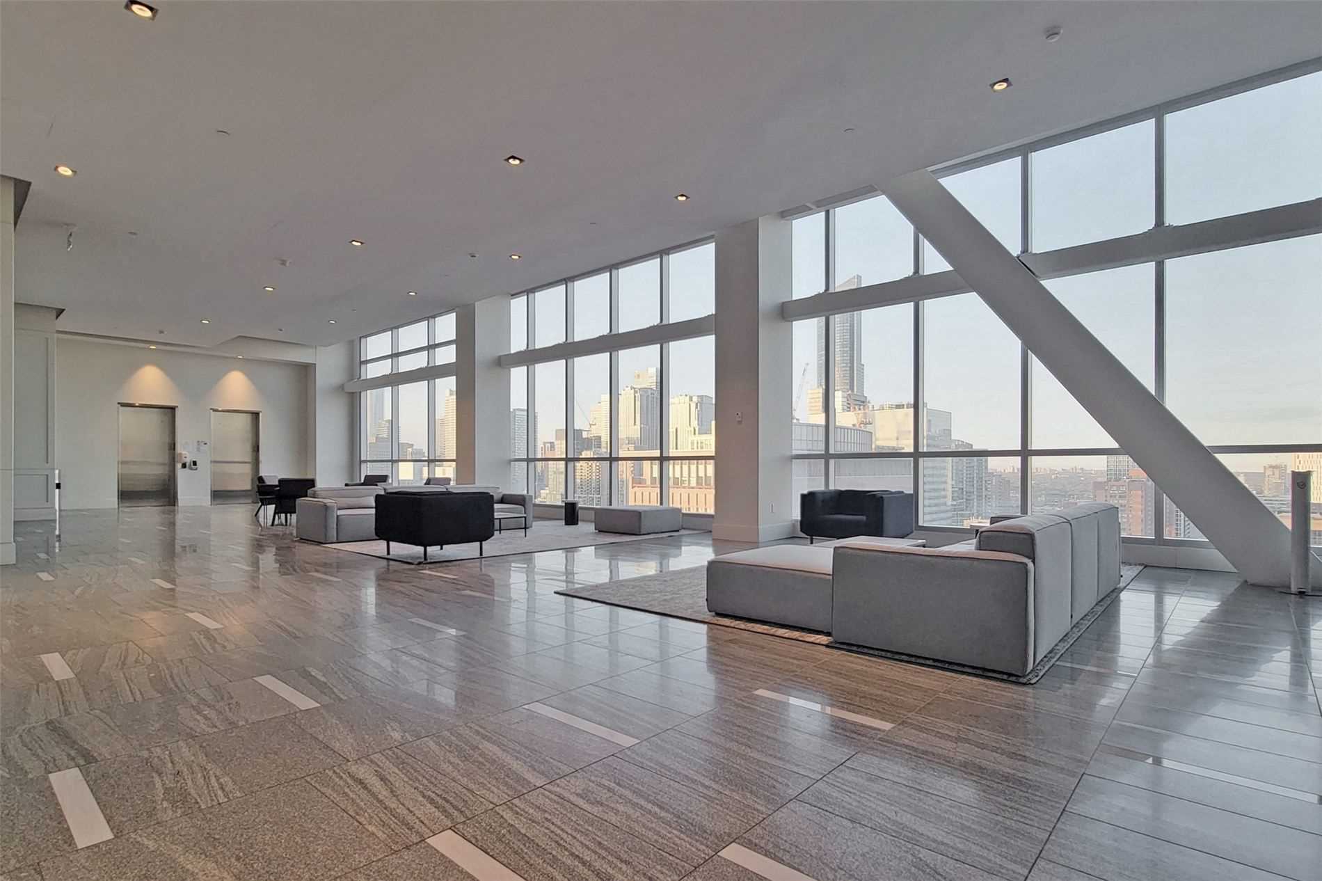 488 University Ave, #2111