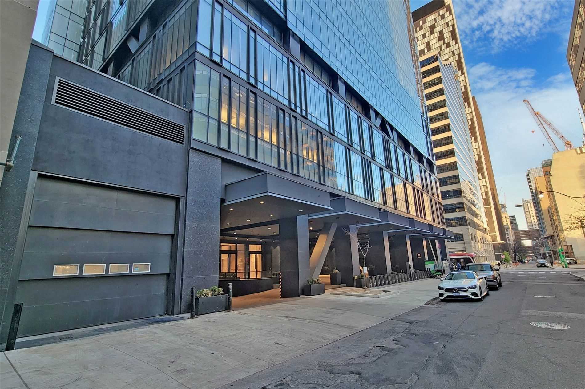 488 University Ave, #2111
