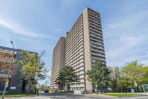 10 Sunny Glenway Way, Toronto